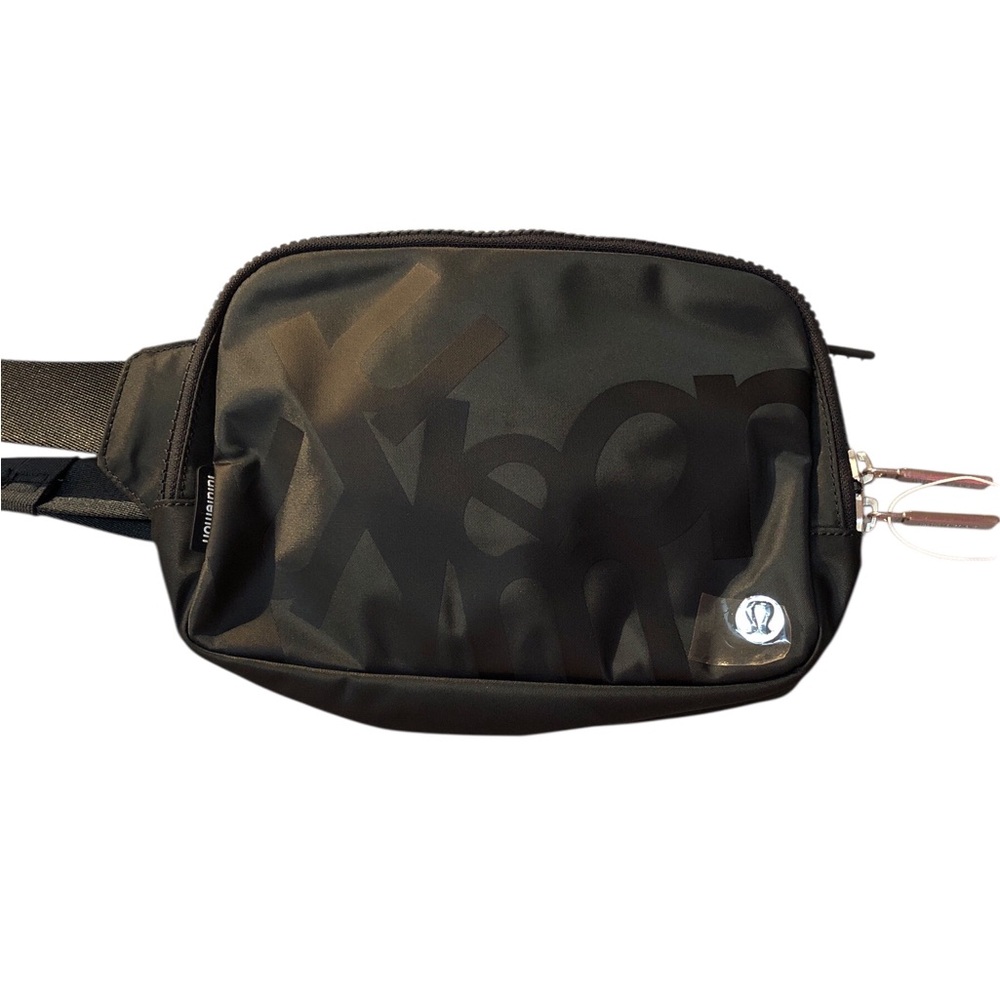 lululemon Everywhere Wobbly Wordmark Belt Bag spell out black 2L rare A1